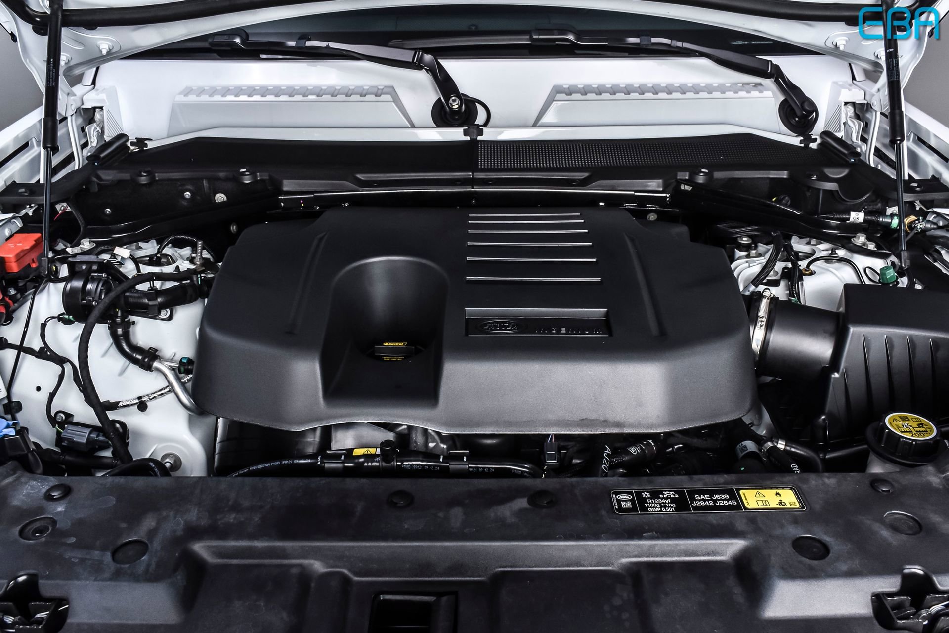 Used 2025 Land Rover Defender 130 X-Dynamic SE image 11