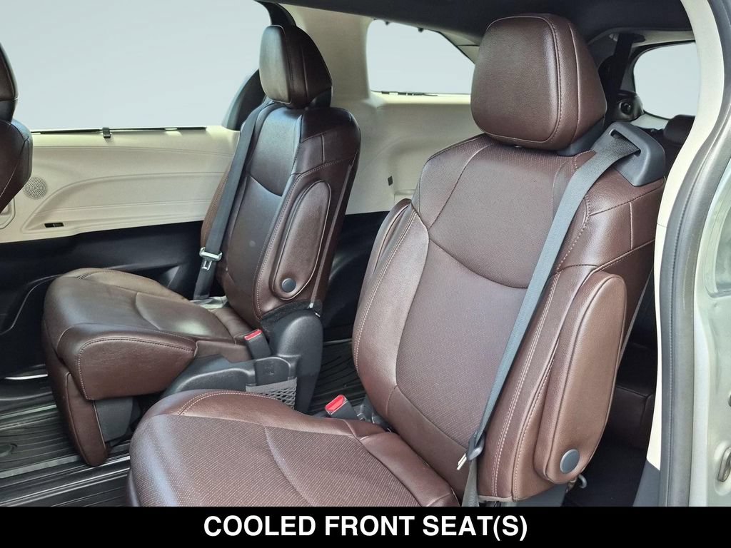 Used 2024 Toyota Sienna Platinum FWD image 17