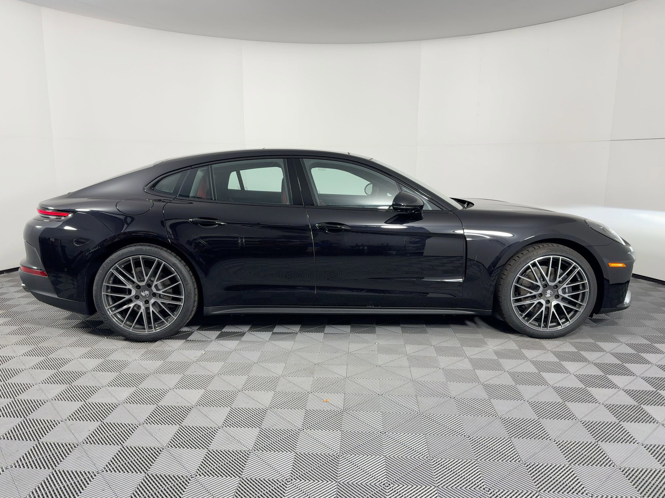 Used 2026 Porsche Panamera image 8
