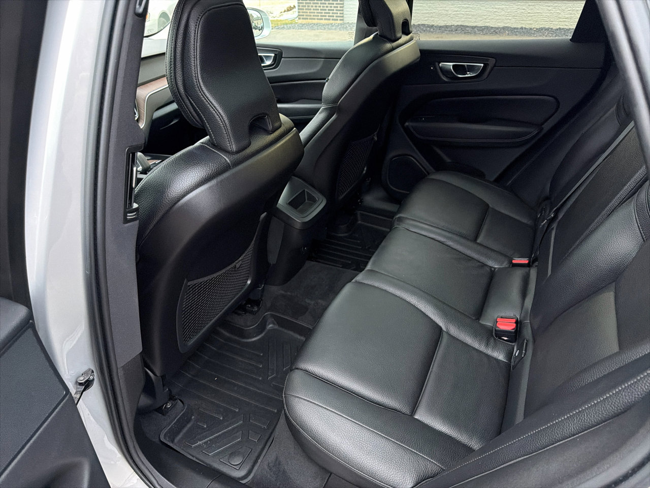 Used 2022 Volvo XC60 B5 Momentum w/ Climate Package image 20