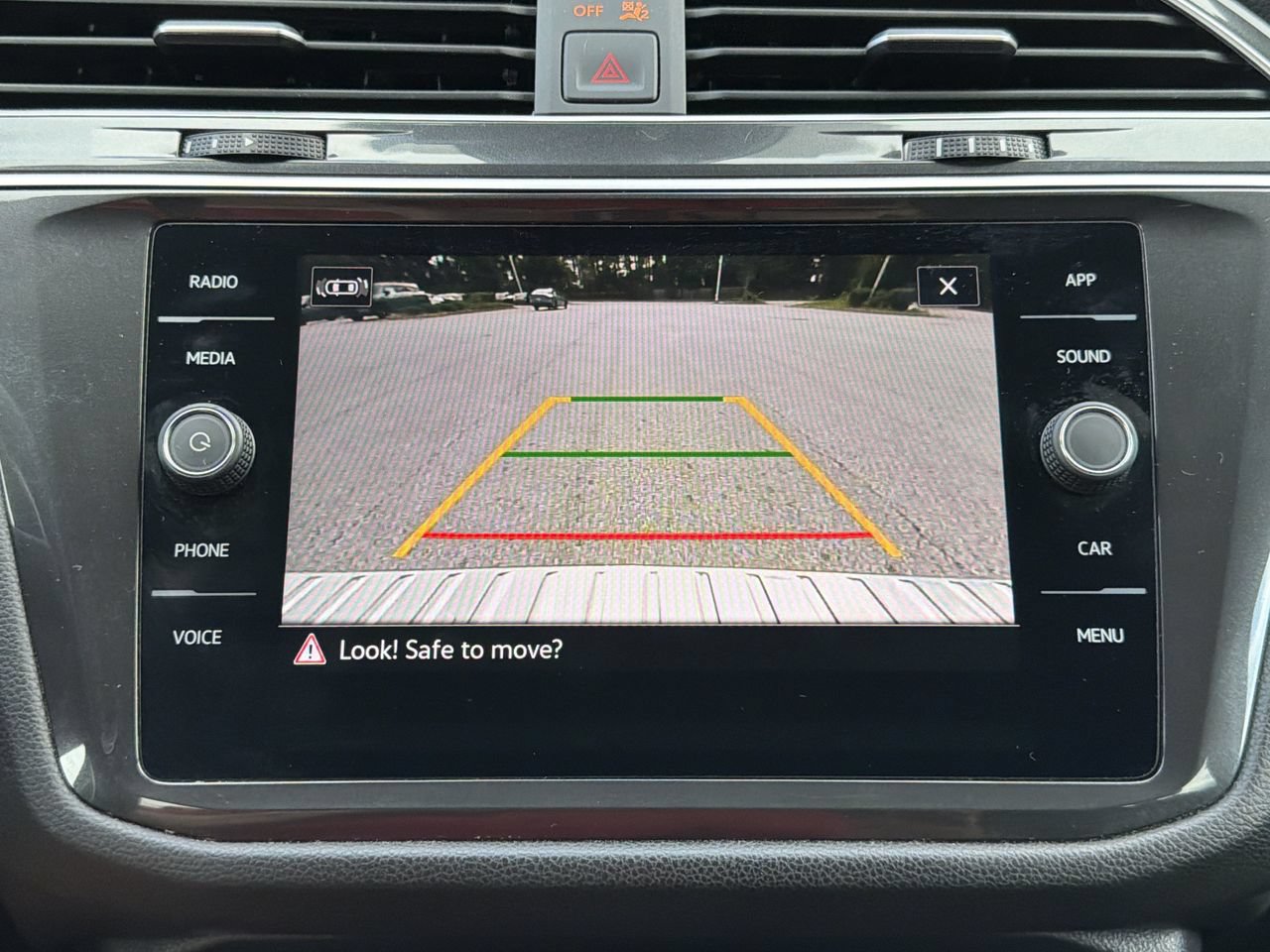 Used 2024 Volkswagen Tiguan SE FWD image 3
