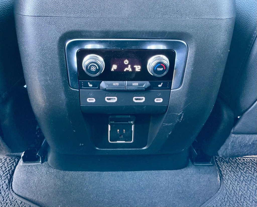 Used 2022 GMC Yukon Denali w/ Denali Ultimate Package image 32