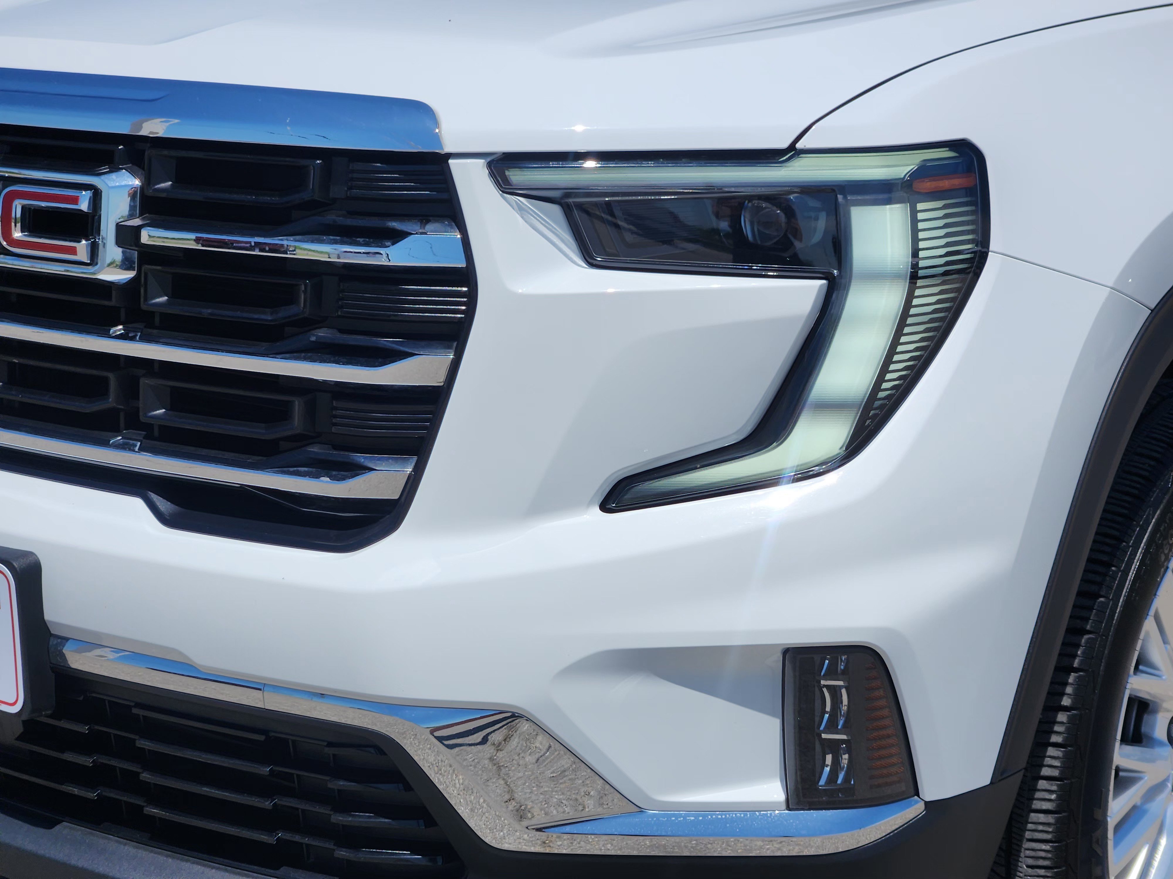 Used 2024 GMC Acadia Elevation FWD image 8