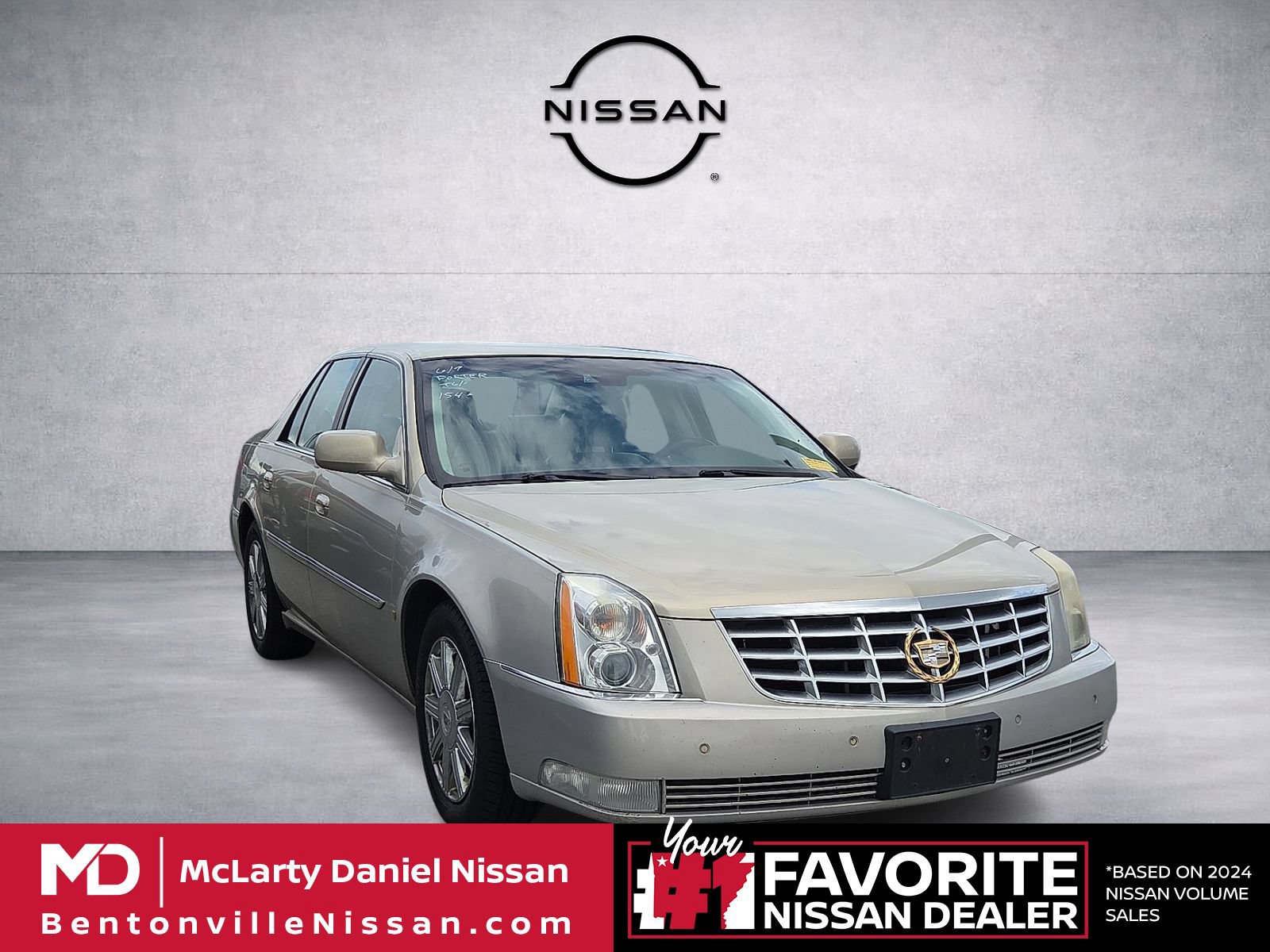 Used 2008 Cadillac DTS w/ Trunk Convenience Package FWD image 1