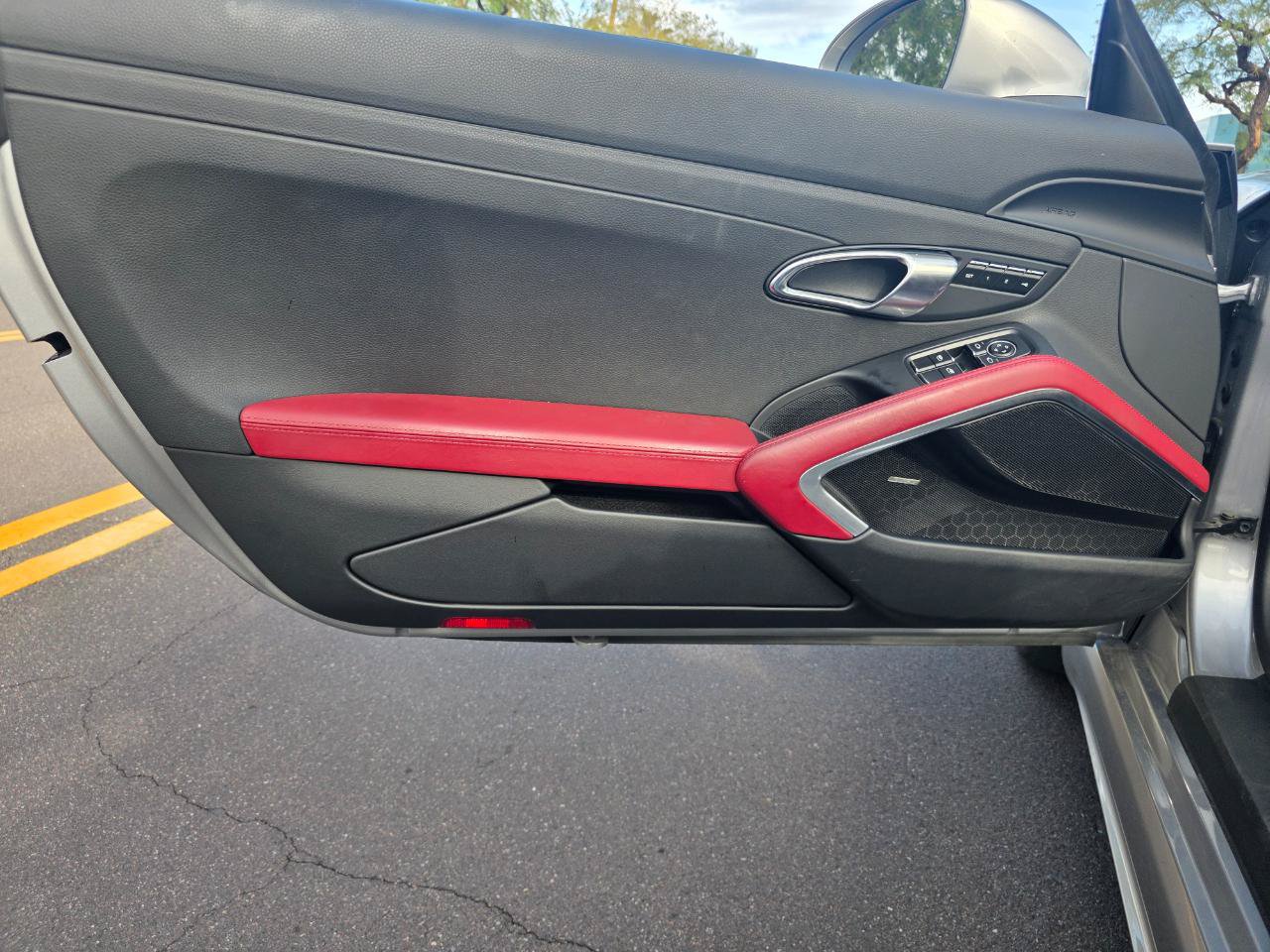 Used 2019 Porsche 718 Boxster RWD image 31