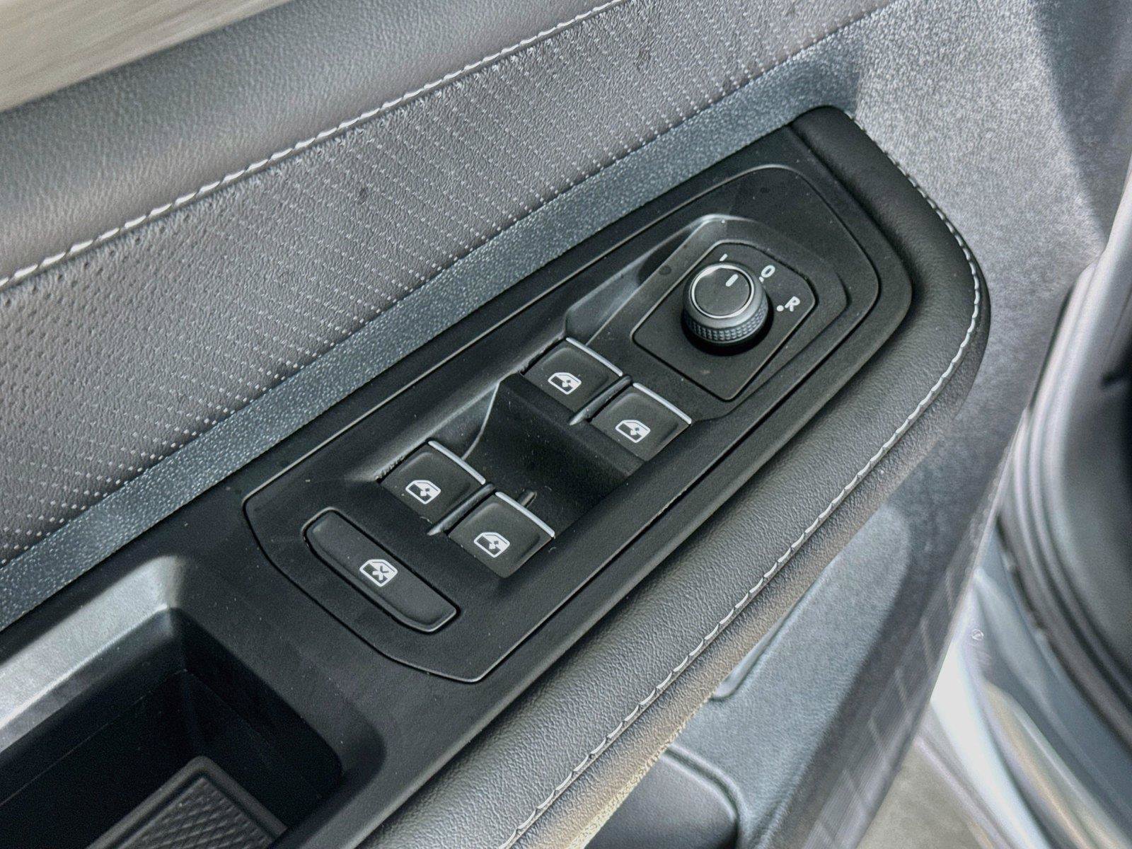 New 2026 Volkswagen Atlas Cross Sport SE FWD image 18