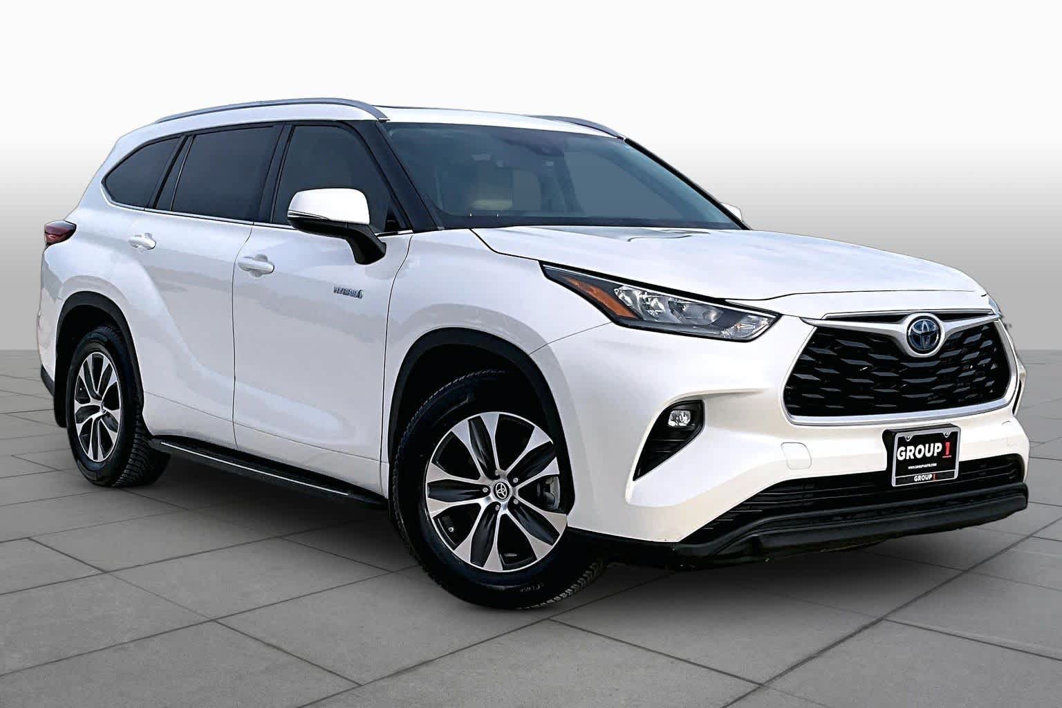Used 2020 Toyota Highlander XLE FWD image 3