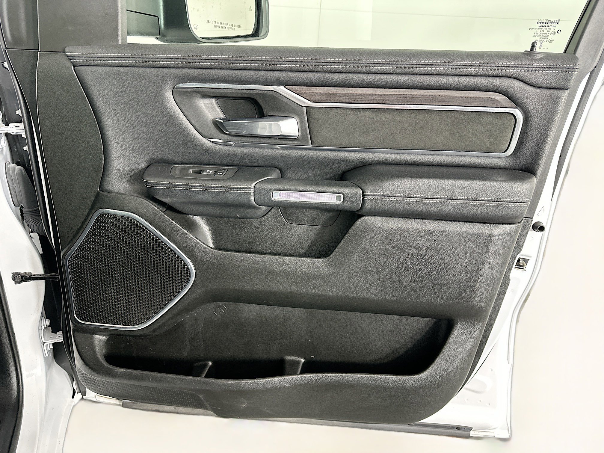 Used 2025 RAM 1500 Laramie image 31