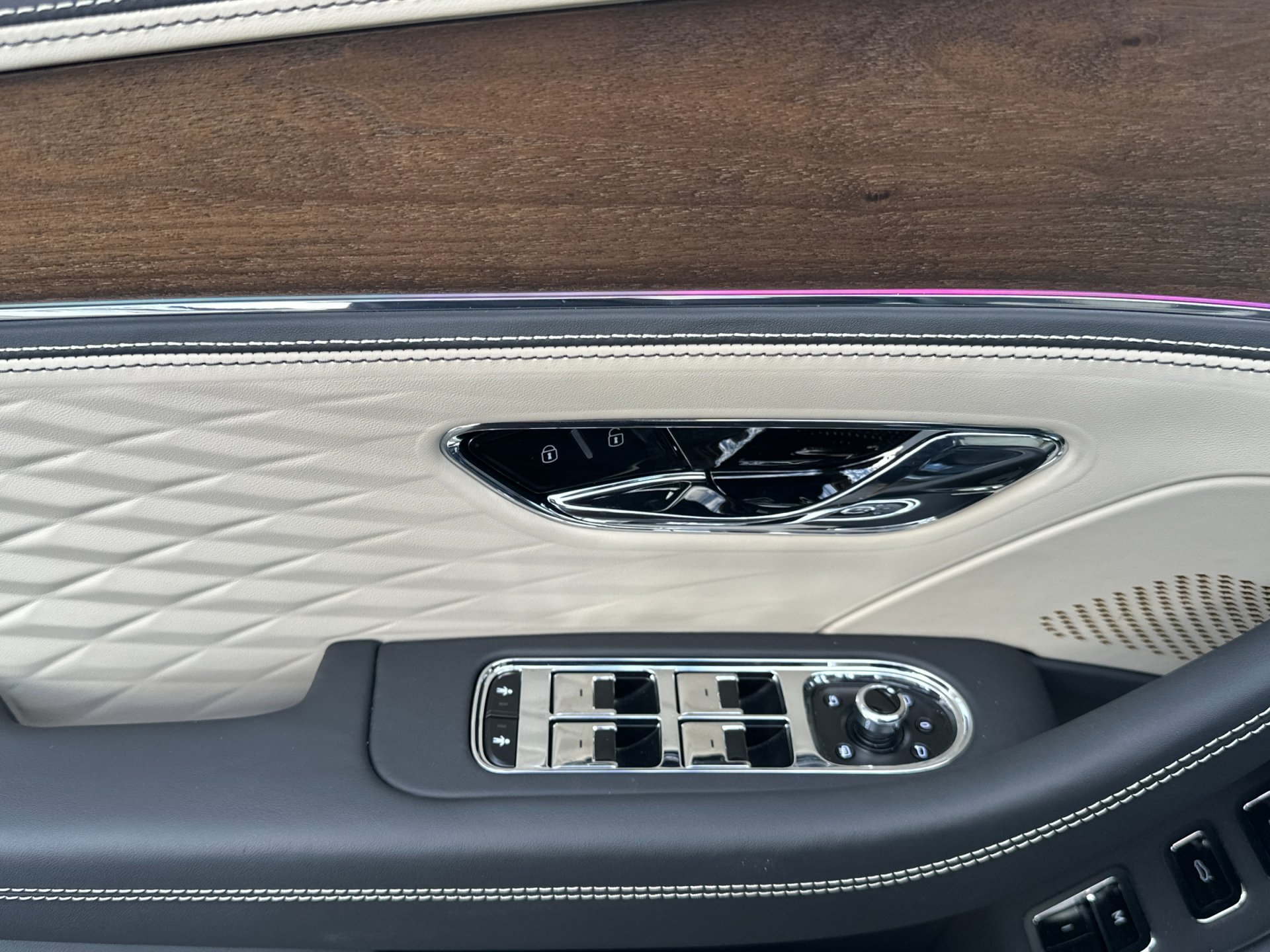 Used 2026 Bentley Flying Spur V8 AWD/4WD image 14