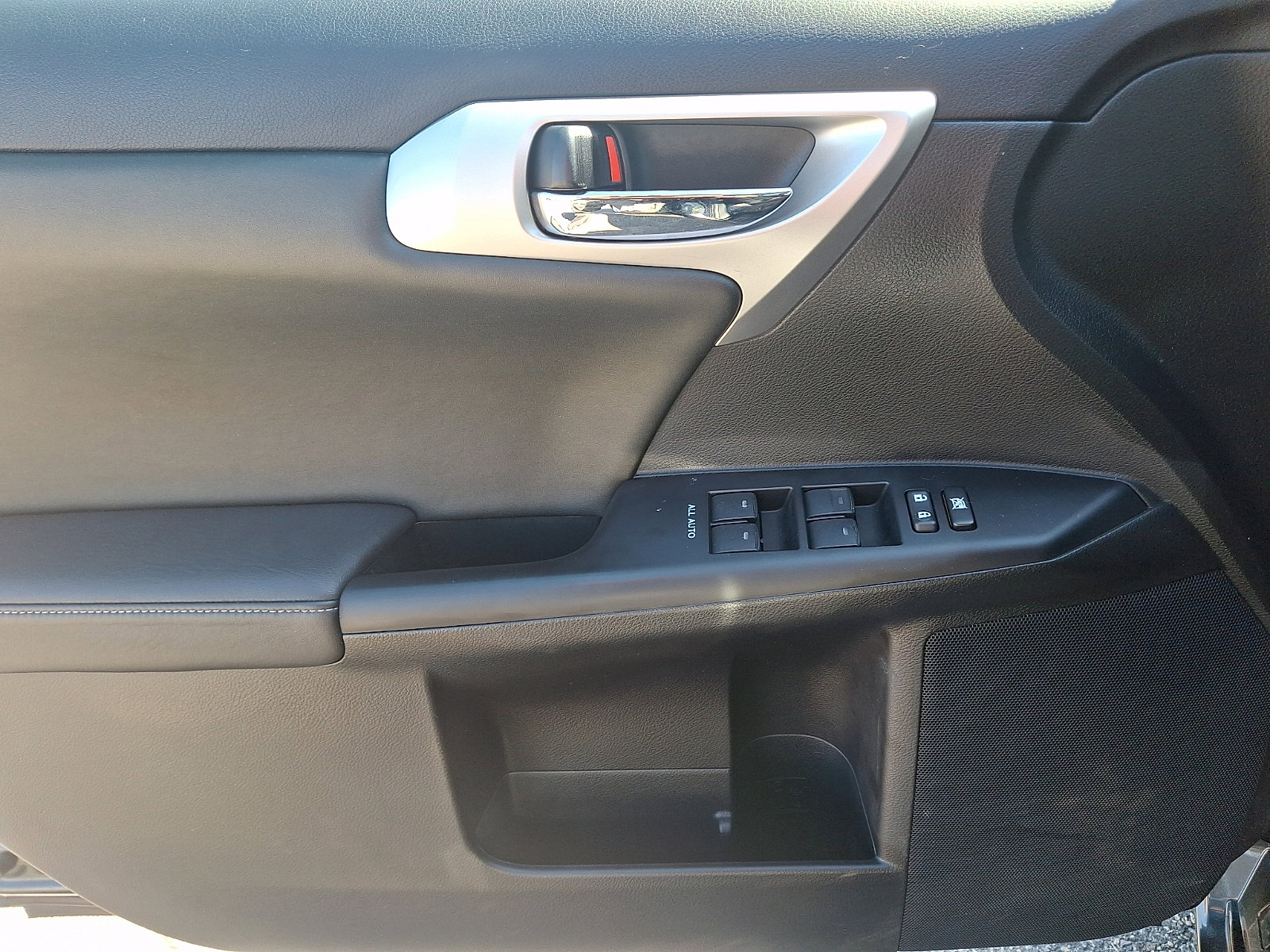 Used 2011 Lexus CT 200h Premium w/ Premium Audio Pkg image 12