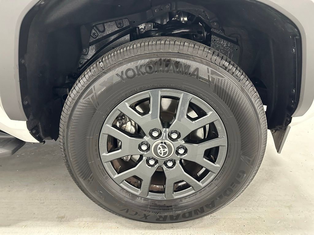 Used 2025 Toyota 4Runner SR5 AWD/4WD image 60