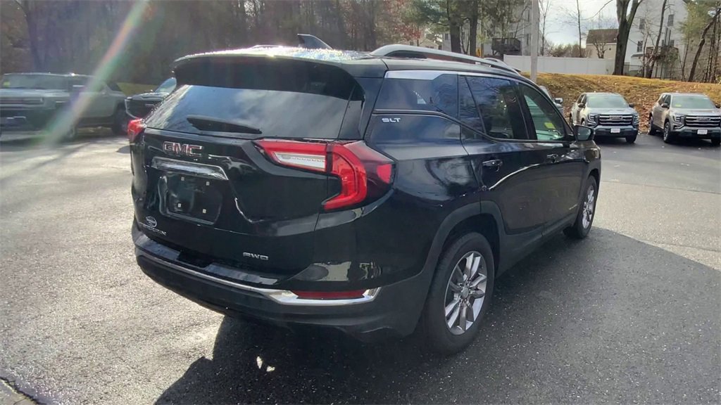 Used 2024 GMC Terrain SLT image 9