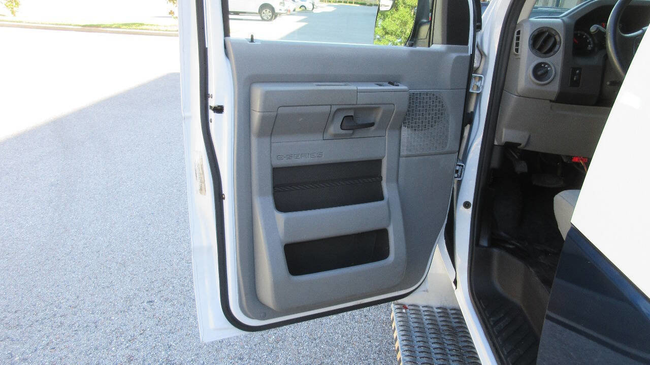 Used 2013 Ford E-350 and Econoline 350 Extended Super Duty w/ PWR Group RWD image 12