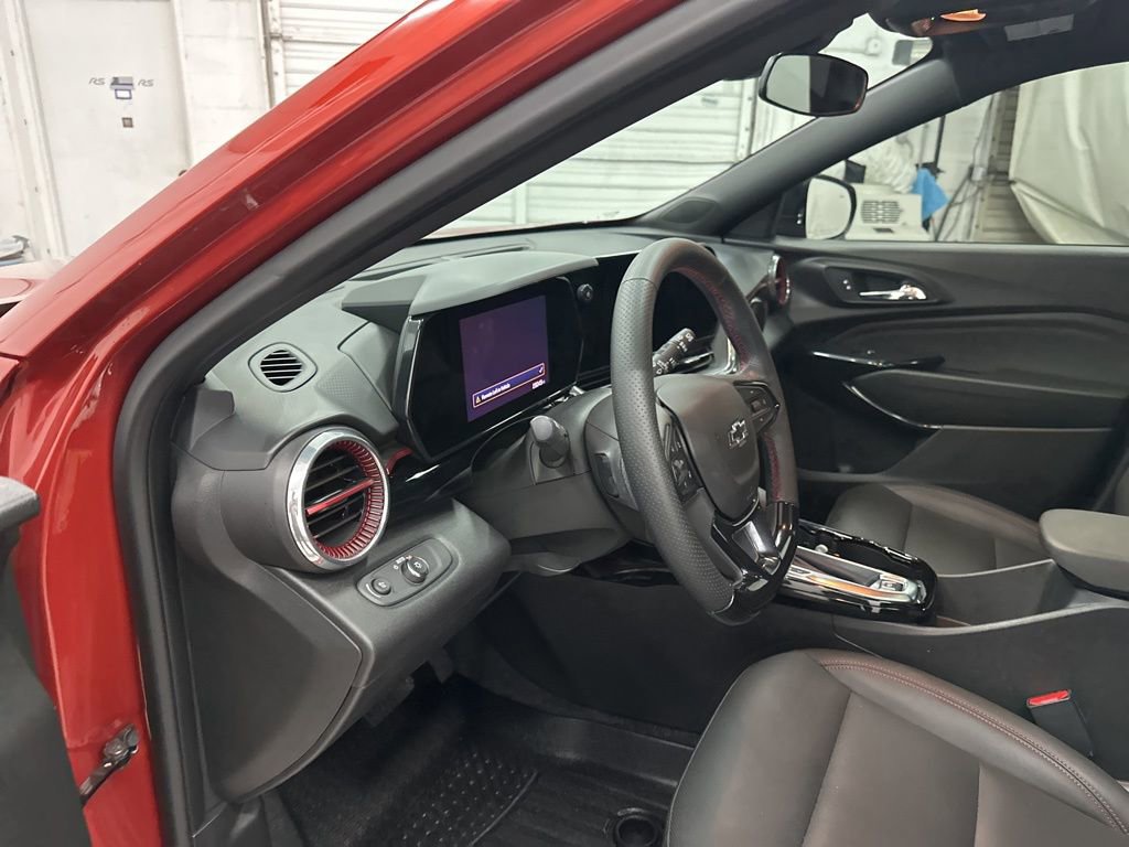 Used 2024 Chevrolet Trax RS w/ Sunroof Package image 9