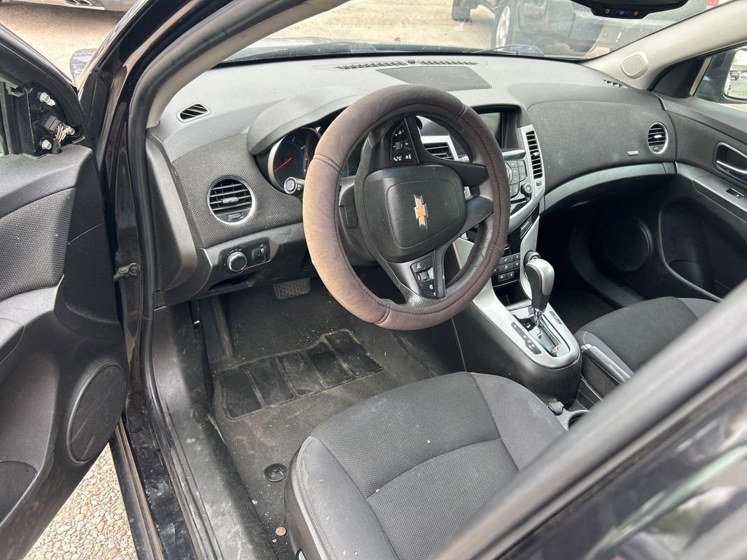 Used 2016 Chevrolet Cruze LT FWD image 2