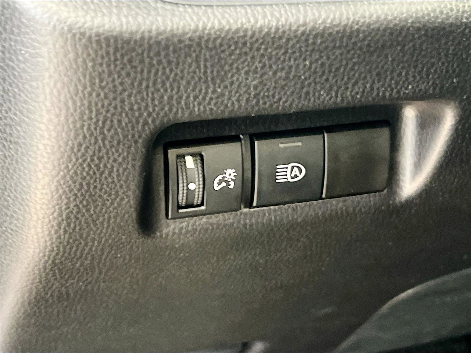 Used 2025 Toyota RAV4 XLE image 16