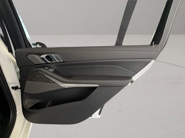 Used 2026 BMW X7 xDrive40i w/ Premium Package image 31