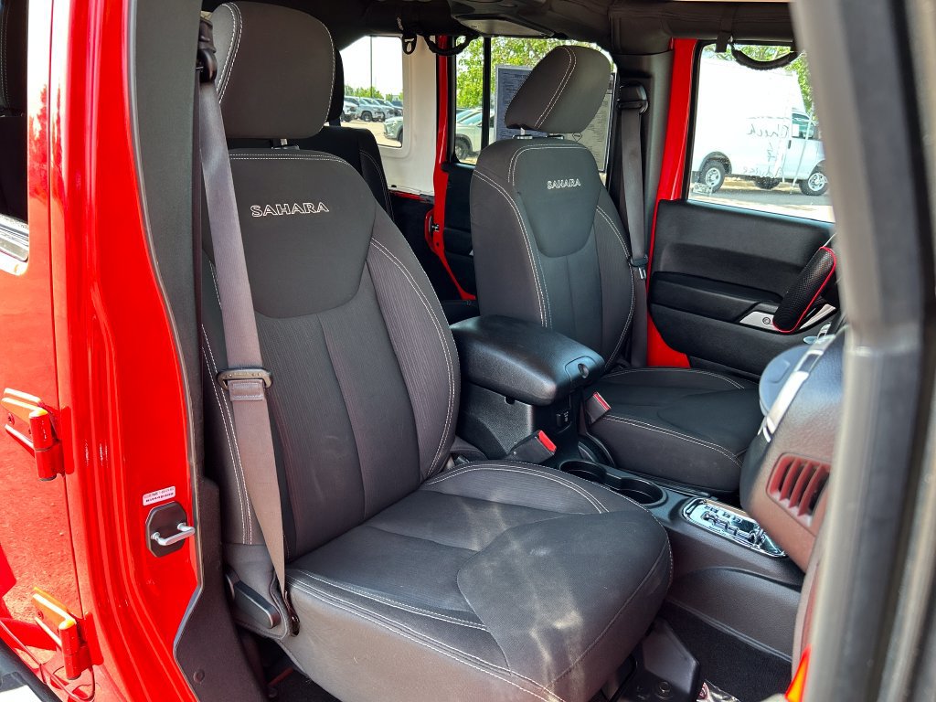 Used 2017 Jeep Wrangler Unlimited Sahara w/ Connectivity Group AWD/4WD image 16