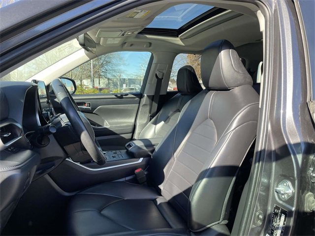 Used 2023 Toyota Highlander XLE image 21
