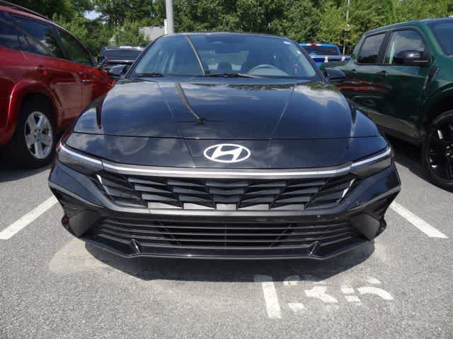 Used 2024 Hyundai Elantra SEL FWD image 2