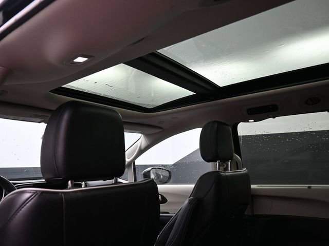 Used 2023 Chrysler Pacifica Limited FWD image 16