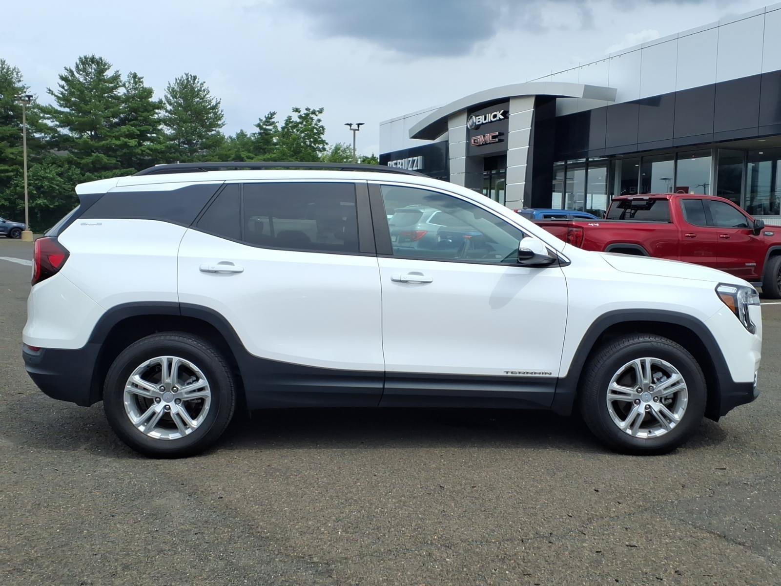 Used 2023 GMC Terrain SLE w/ Driver Convenience Package AWD/4WD image 2