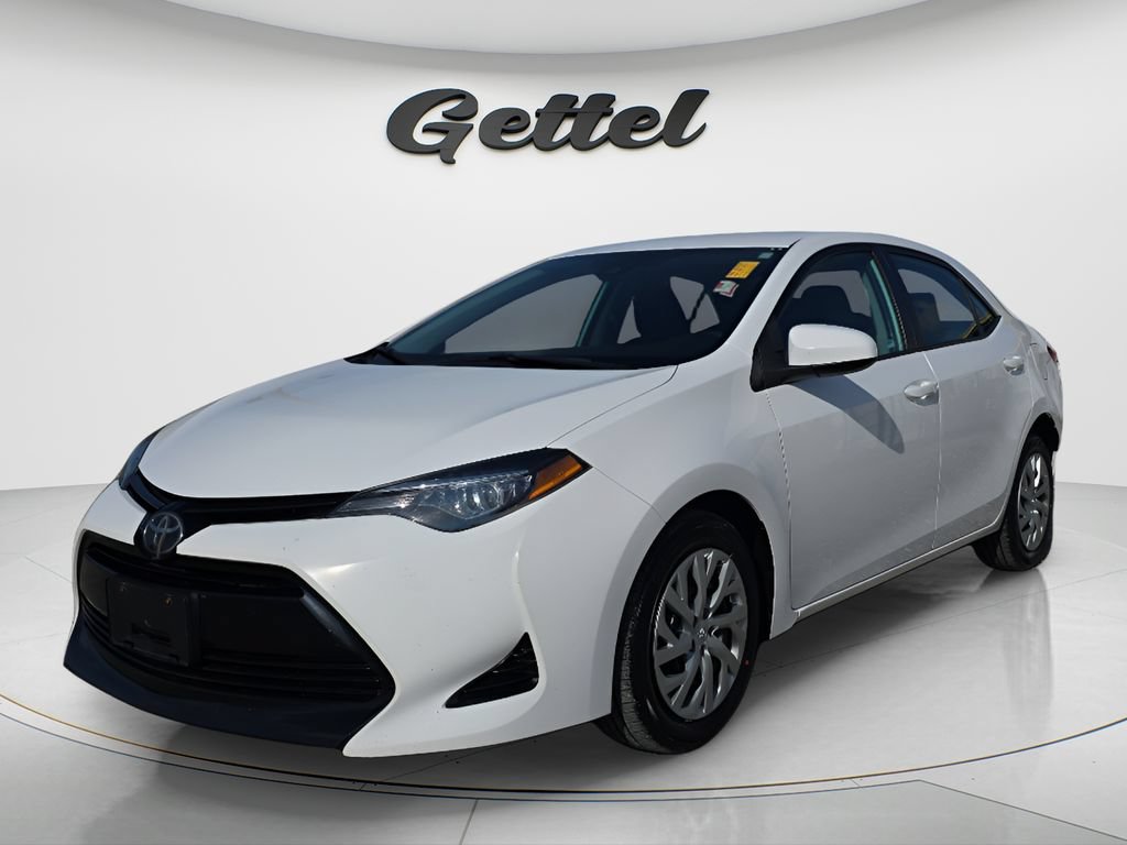 Used 2018 Toyota Corolla LE FWD image 1
