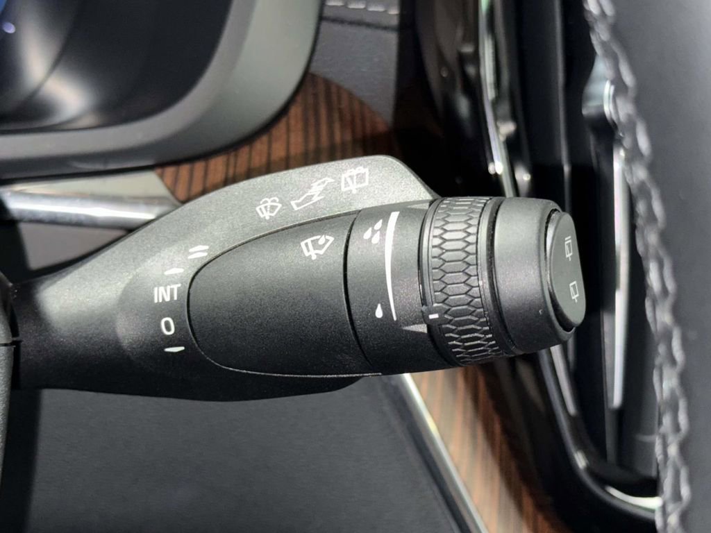 Used 2024 Volvo XC60 T8 Ultimate w/ Climate Package image 29