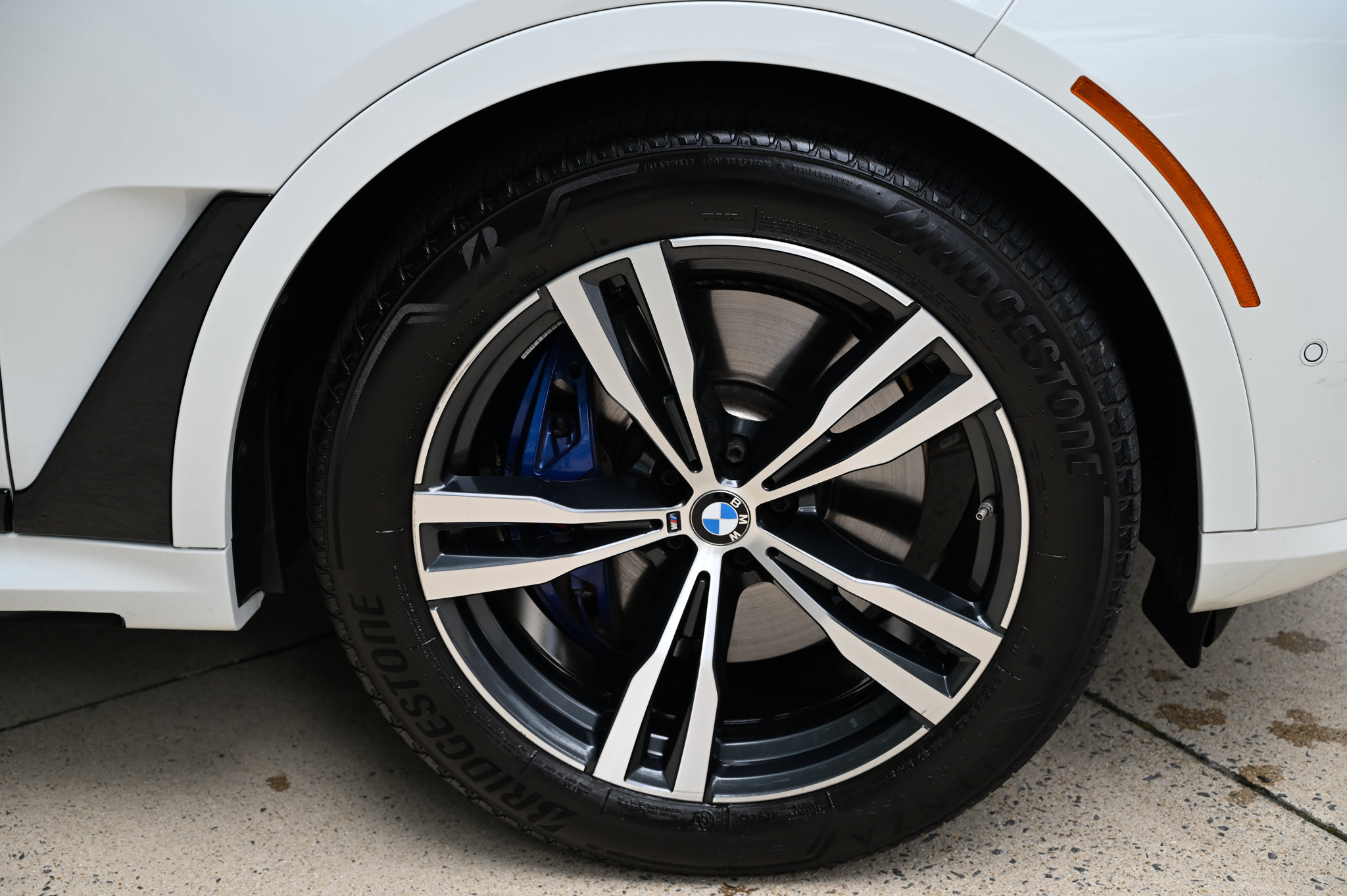 Used 2023 BMW X7 xDrive40i w/ Executive Package AWD/4WD image 12