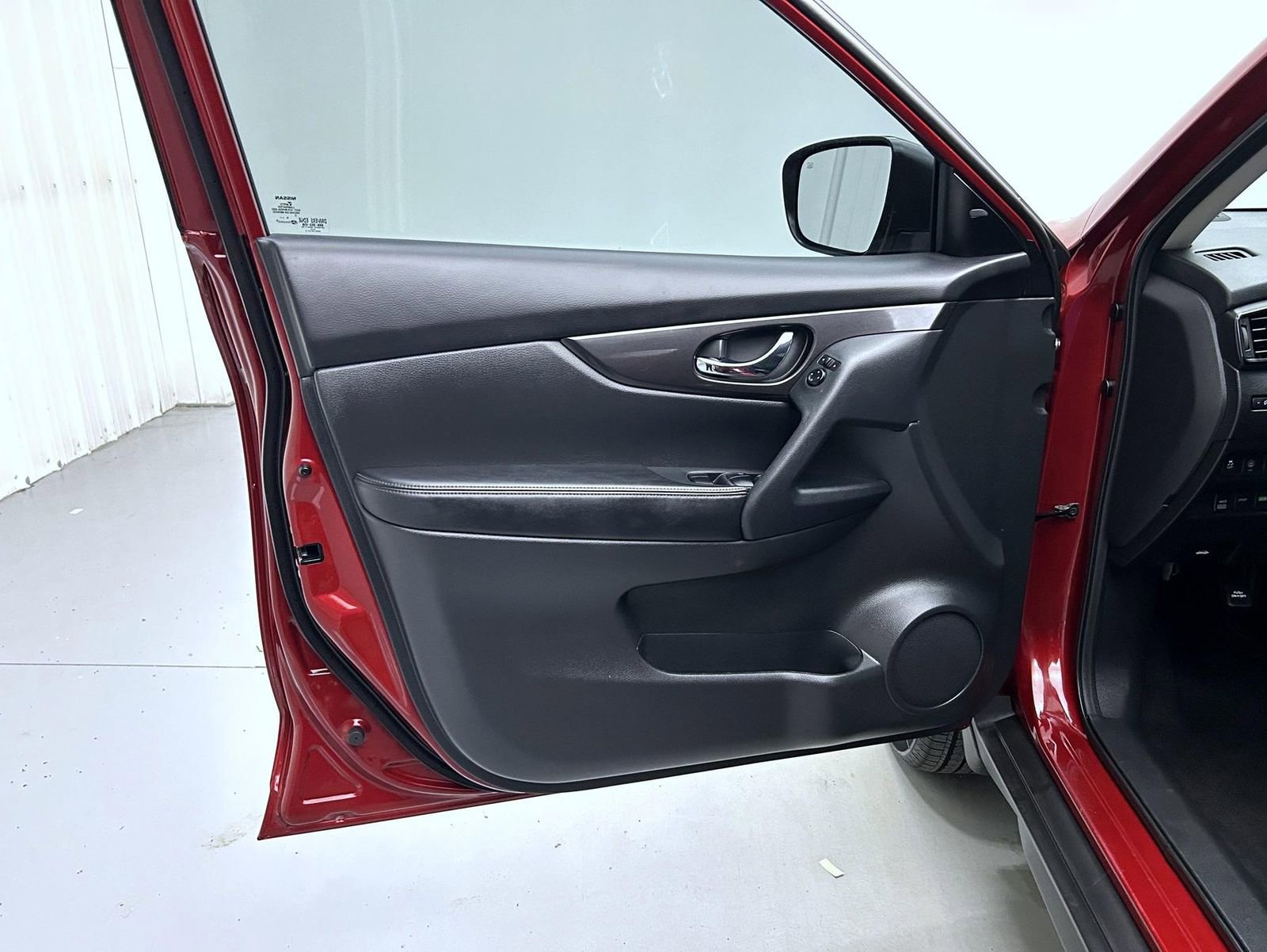 Used 2020 Nissan Rogue SV image 9