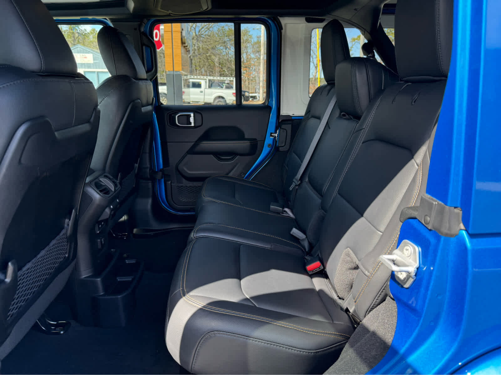 Used 2025 Jeep Wrangler Sahara w/ Safety Group image 28