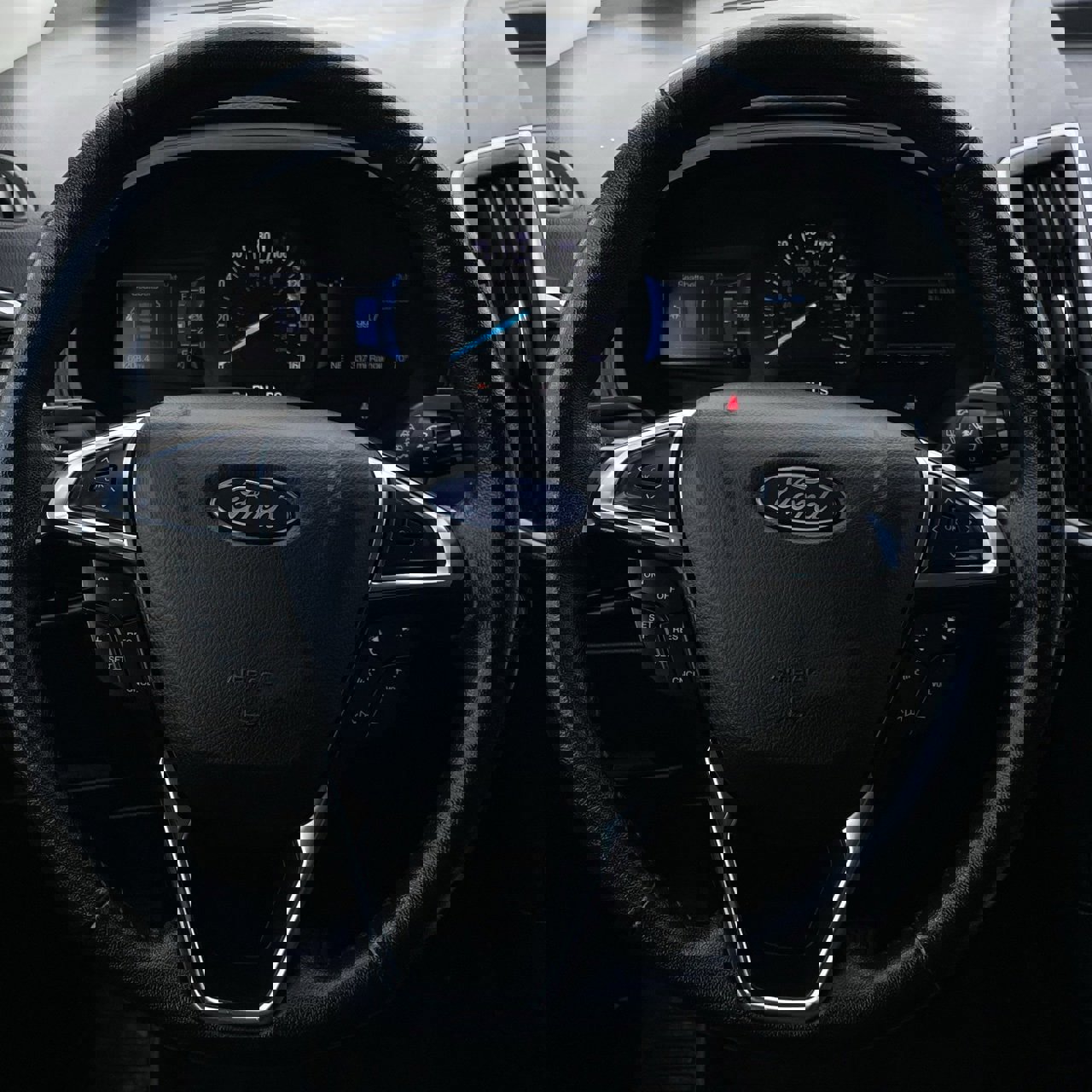 Used 2024 Ford Edge SEL image 12