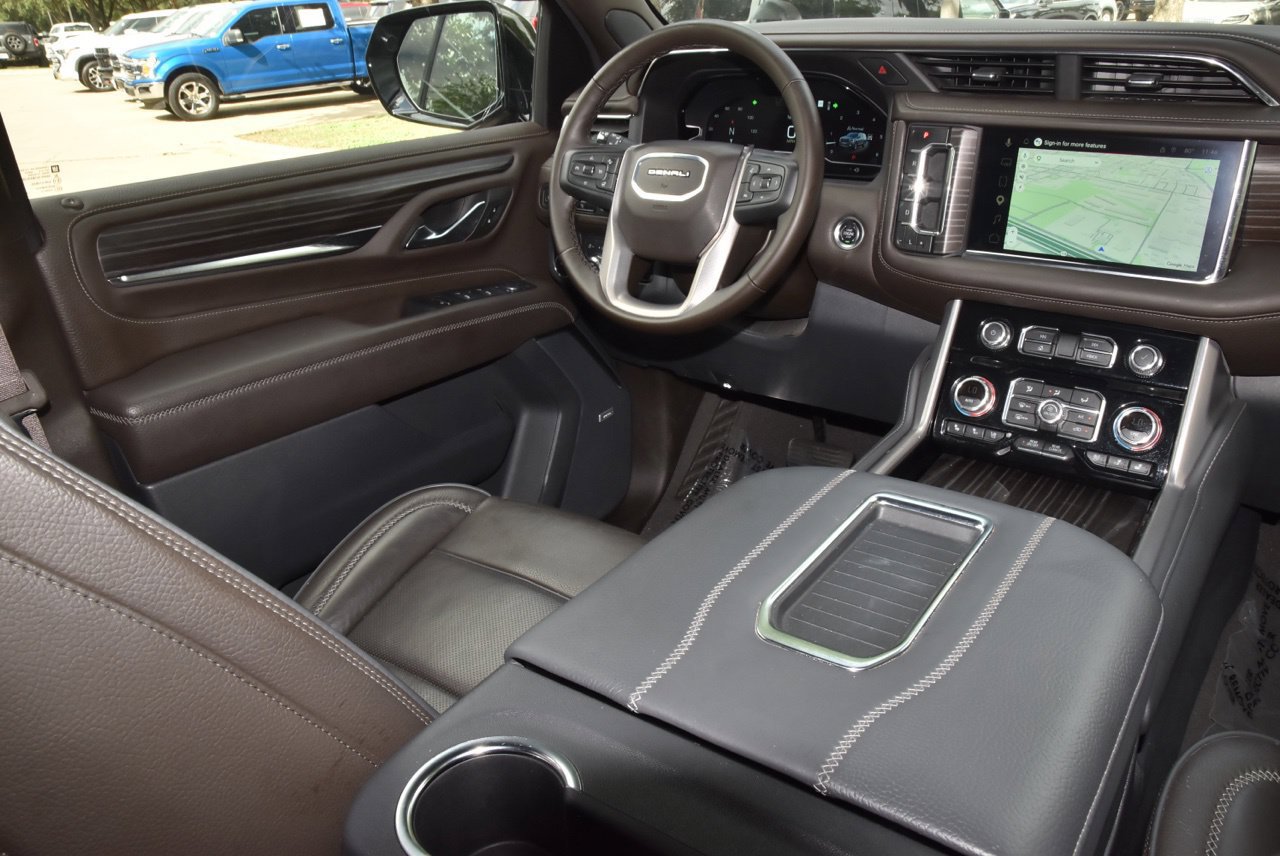 Used 2024 GMC Yukon Denali w/ LPO, Floor Liner Package AWD/4WD image 16