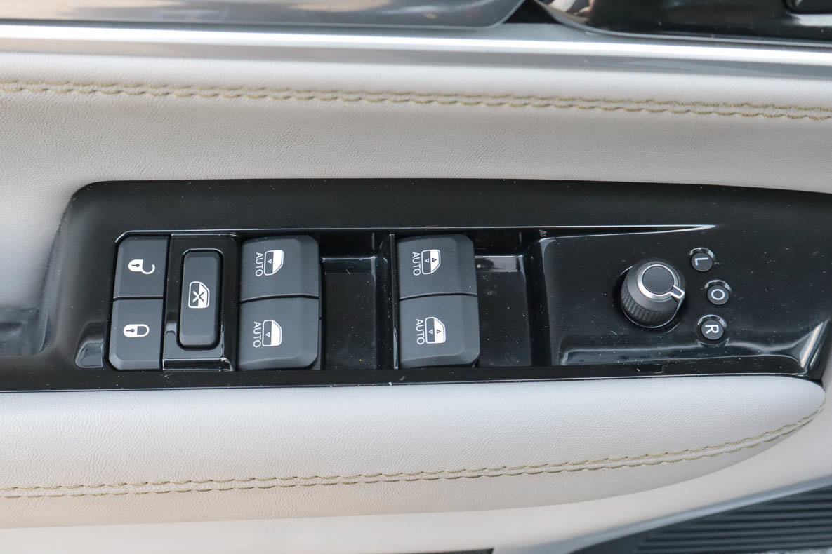Used 2022 Jeep Wagoneer Series III w/ Flexible Seating Group AWD/4WD image 16
