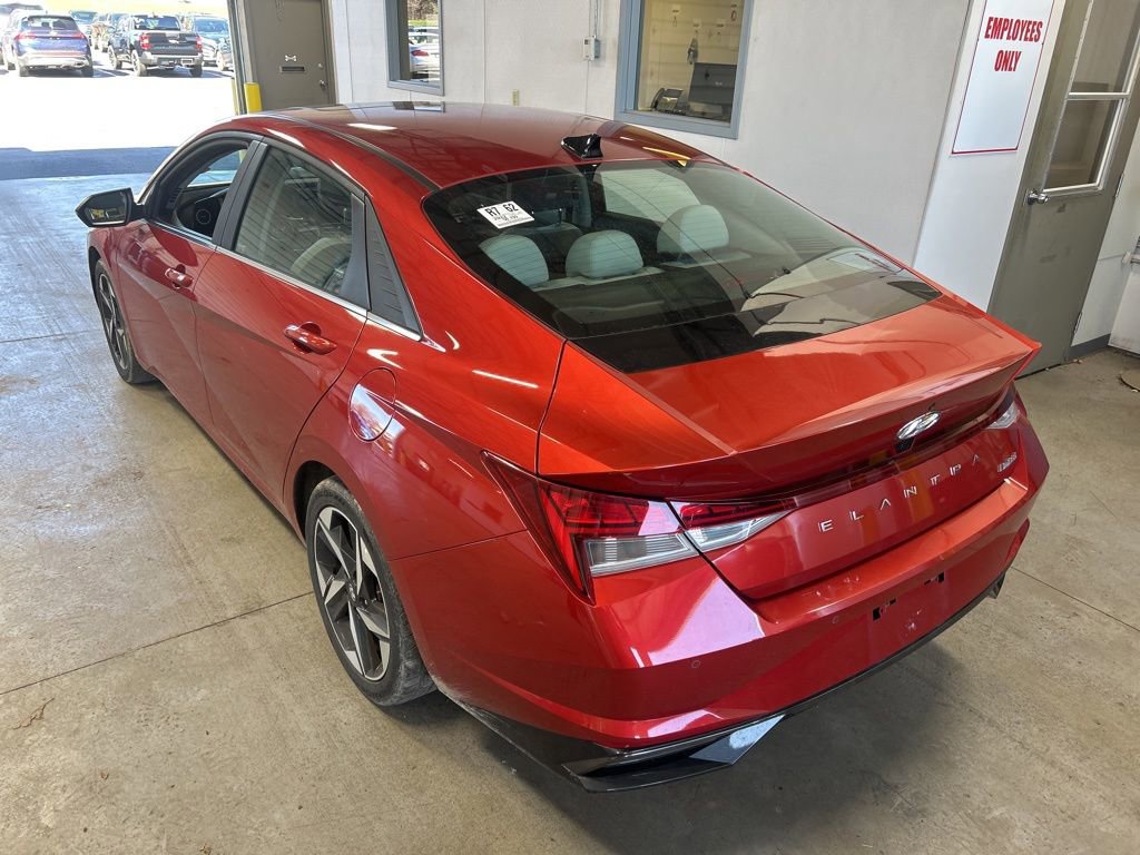 Used 2022 Hyundai Elantra Limited w/ Cargo Package image 3