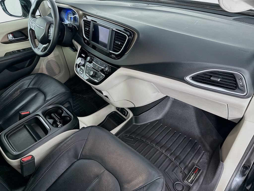 Used 2019 Chrysler Pacifica Touring-L FWD image 28