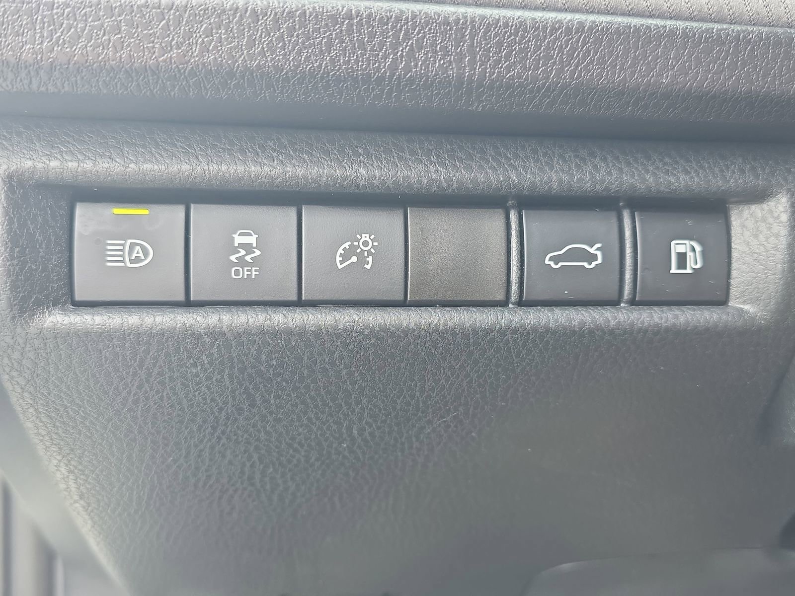 Used 2025 Toyota Camry SE w/ Multimedia Upgrade Package image 25