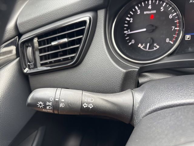 Used 2022 Nissan Rogue Sport SV image 21