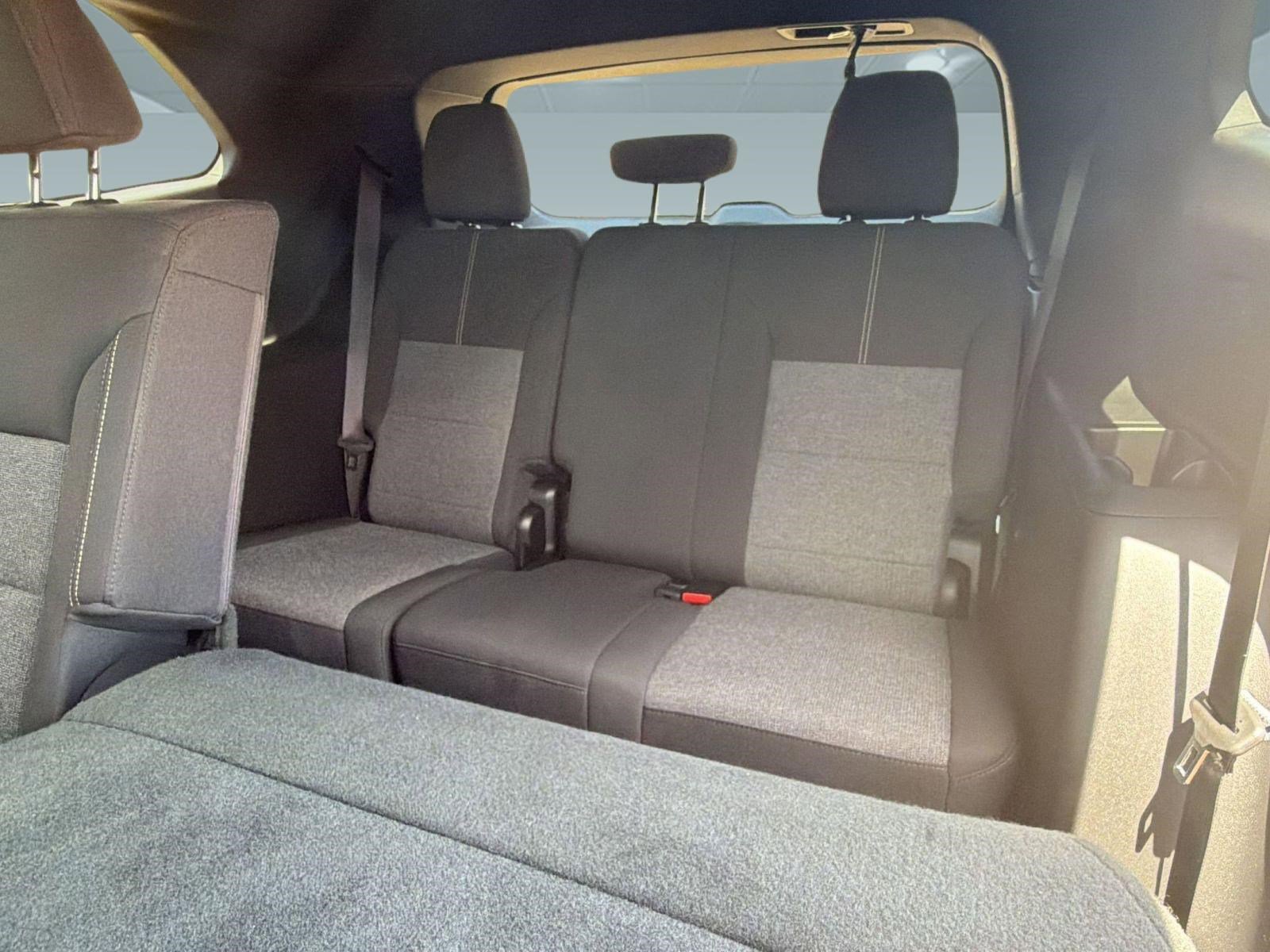 Used 2025 GMC Acadia Elevation FWD image 31