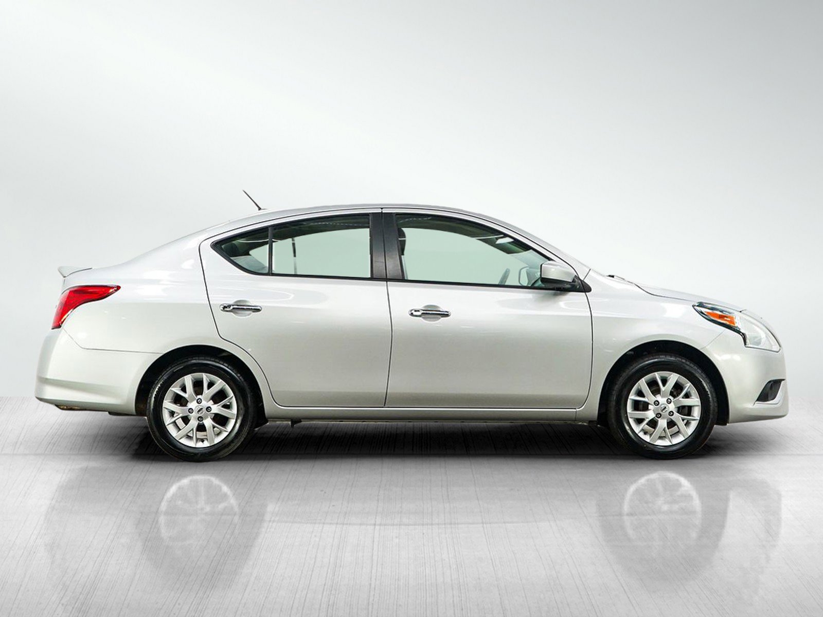 Used 2018 Nissan Versa SV w/ SV Special Edition Package FWD image 6