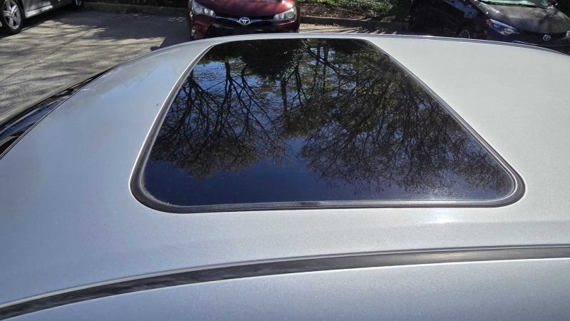 Used 2012 Toyota Camry XLE w/ Leather Pkg FWD image 9