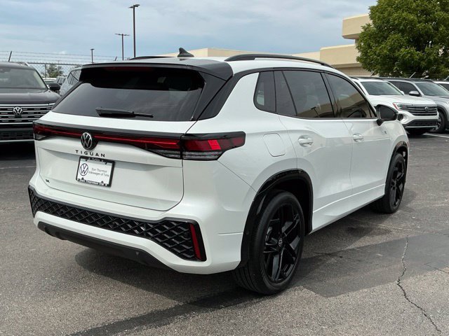New 2026 Volkswagen Tiguan SE R-Line FWD image 3