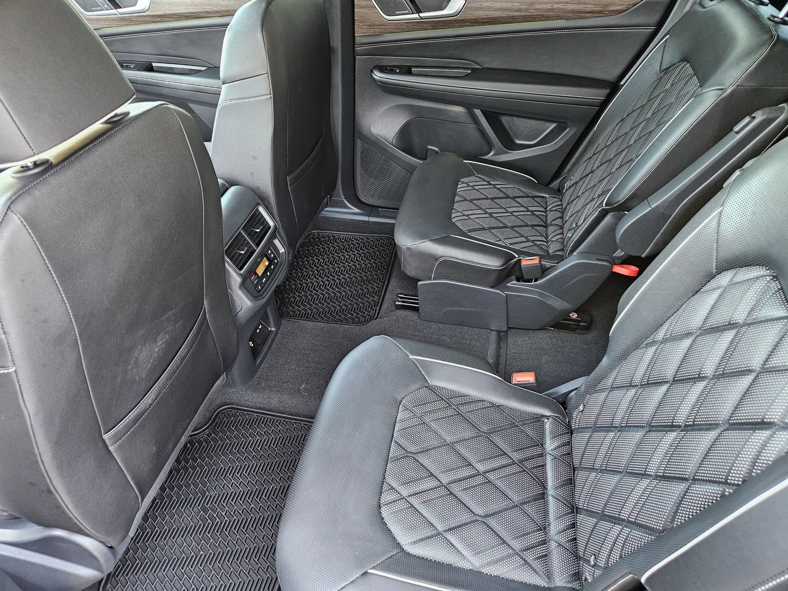 Used 2025 Volkswagen Atlas SEL Premium R-Line image 34