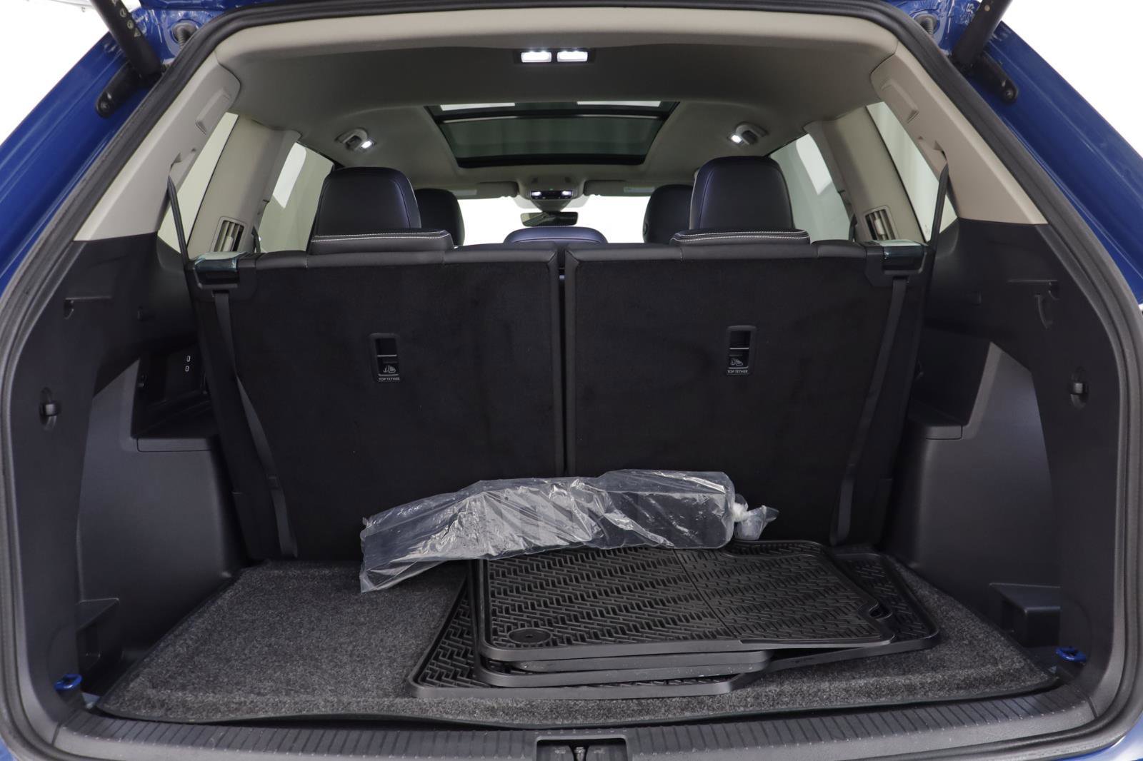 Used 2025 Volkswagen Atlas SEL Premium R-Line image 19