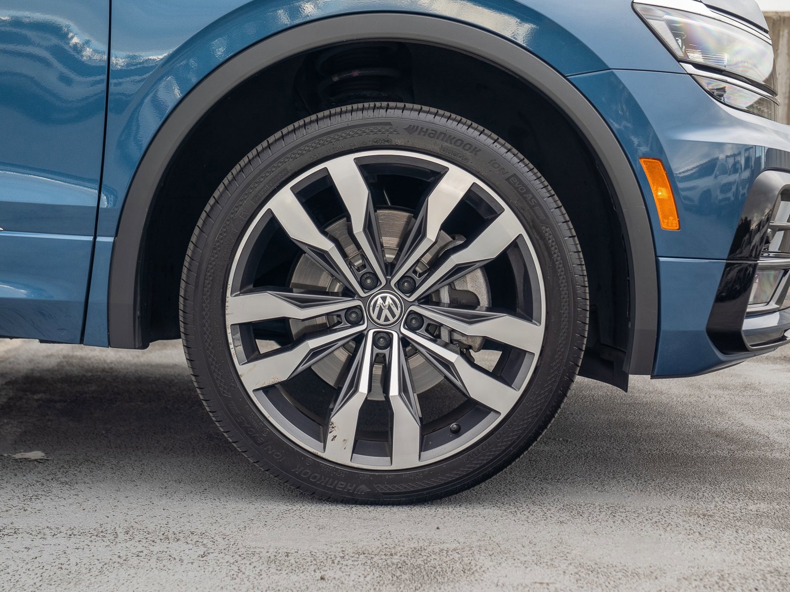 Used 2020 Volkswagen Tiguan SEL Premium R-Line AWD/4WD image 16