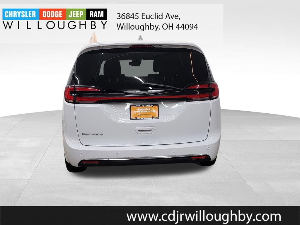 Used 2024 Chrysler Pacifica Touring-L image 7