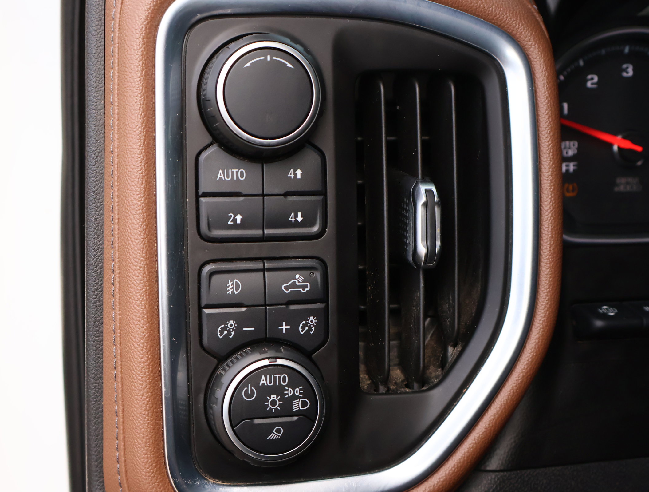 Used 2019 Chevrolet Silverado 1500 High Country w/ Technology Package image 13