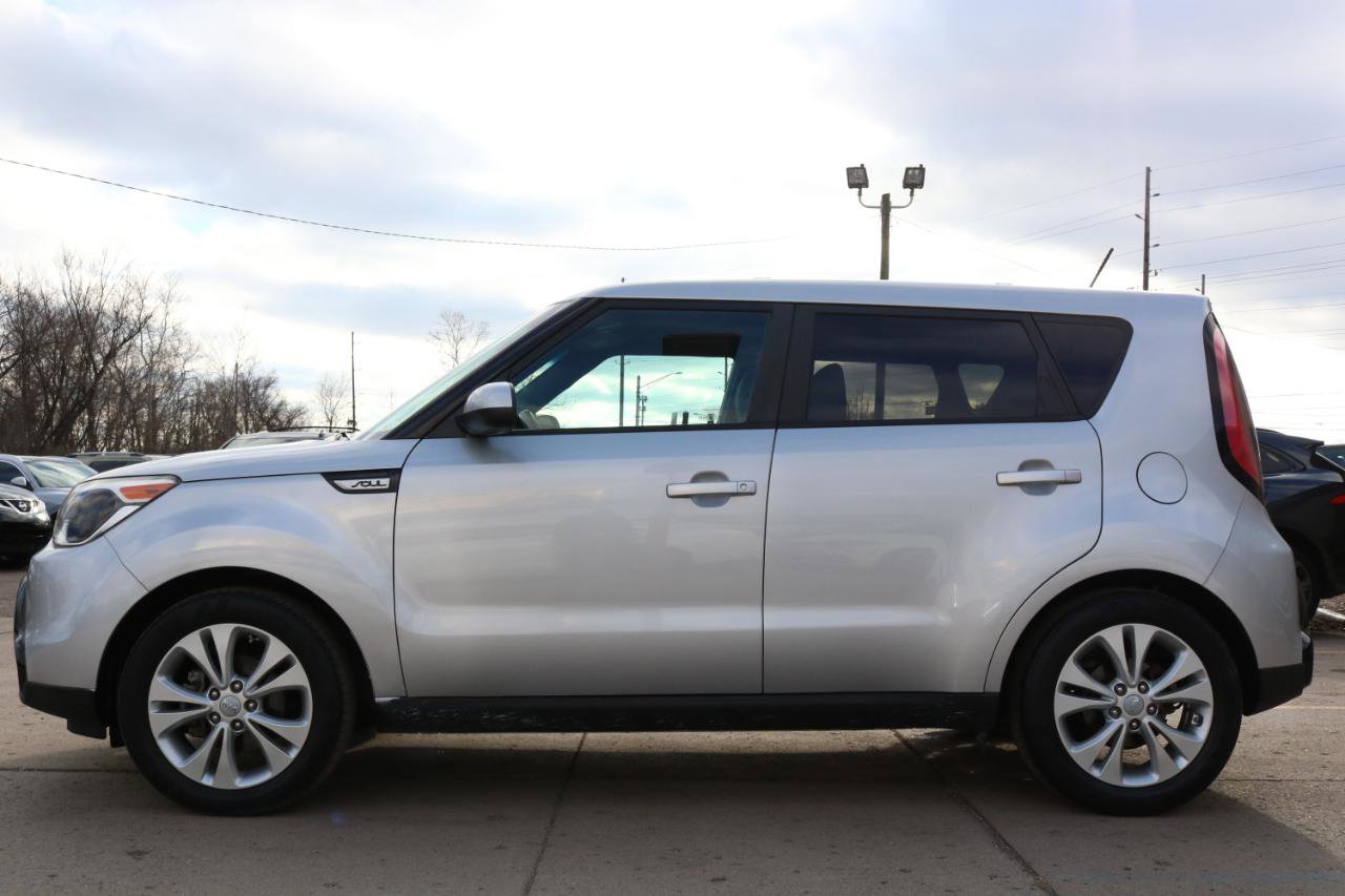 Used 2016 Kia Soul + FWD image 17