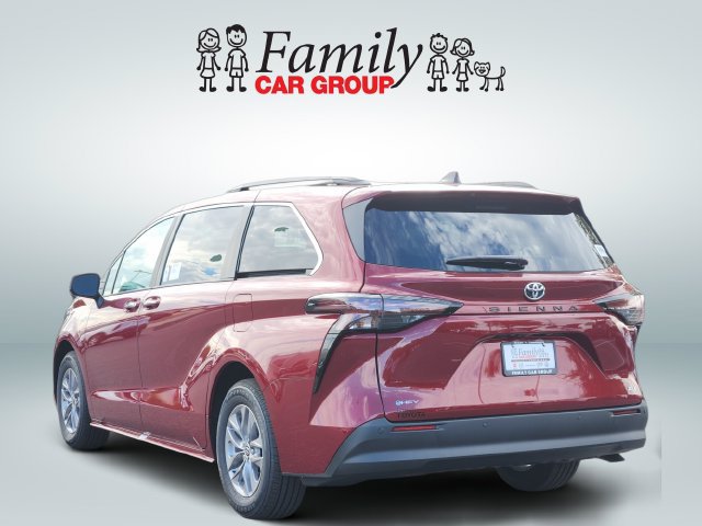 New 2026 Toyota Sienna XLE FWD image 3