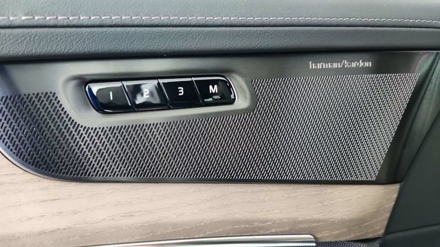 New 2026 Volvo XC90 T8 Plus w/ Protection Package Premier AWD/4WD image 11
